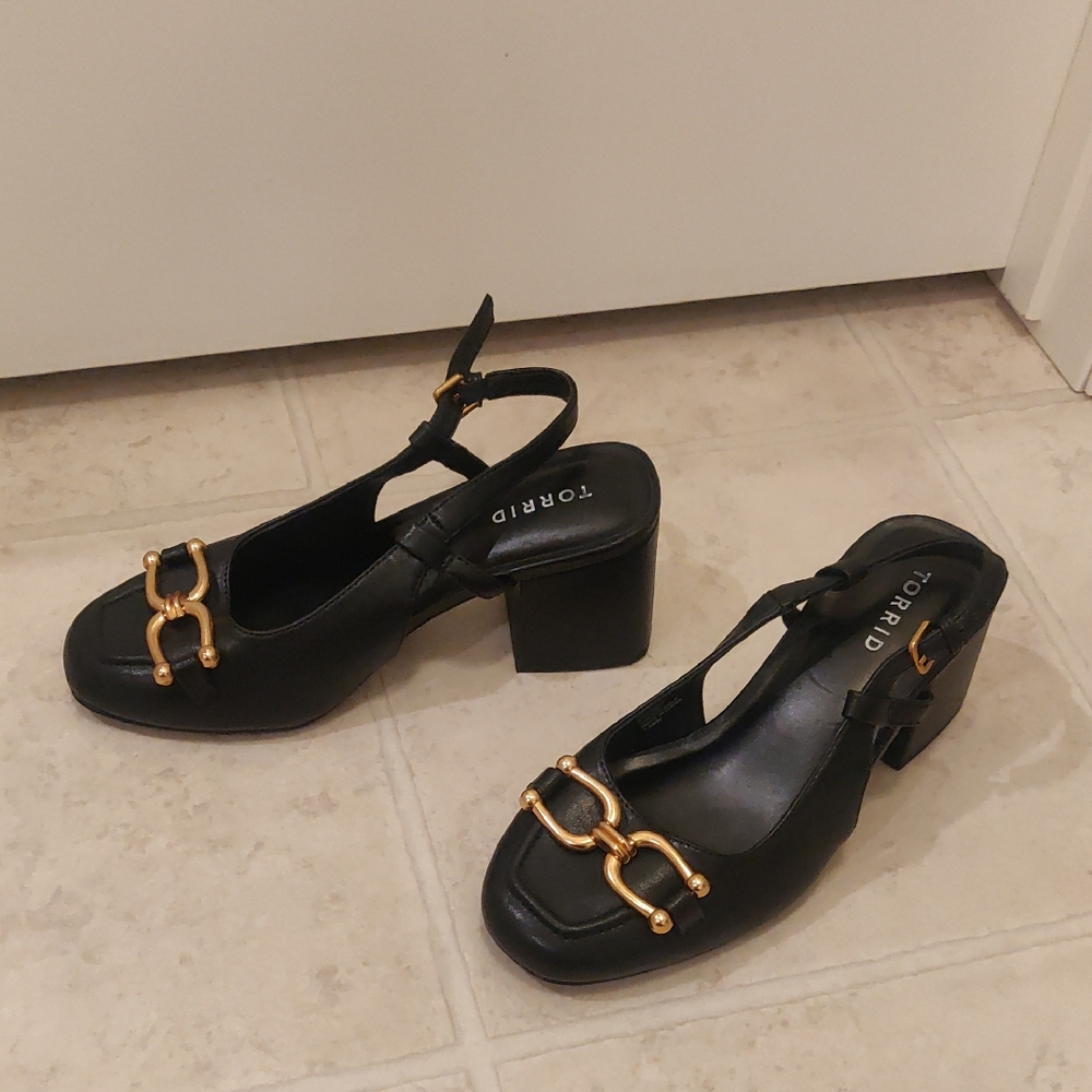 Torrid Black Women's Slingback Block Heels Sz 7.5 Extra Wide Golden Hardware
